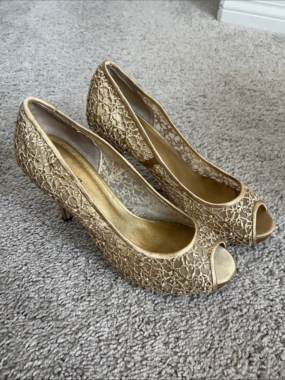 Menbur Gold Lace Peep Toe Heels
